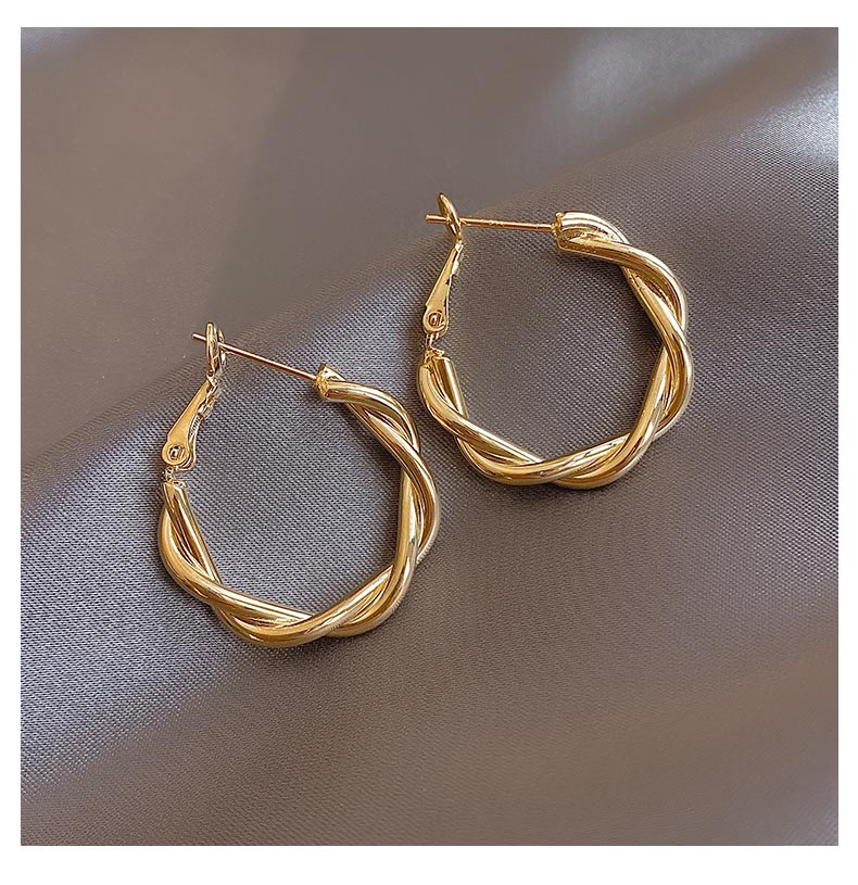 2020 New Classic Copper Alloy Smooth Metal Hoop Earrings For Woman Fashion Korean Jewelry Temperament Girl's Daily Wear Earrings