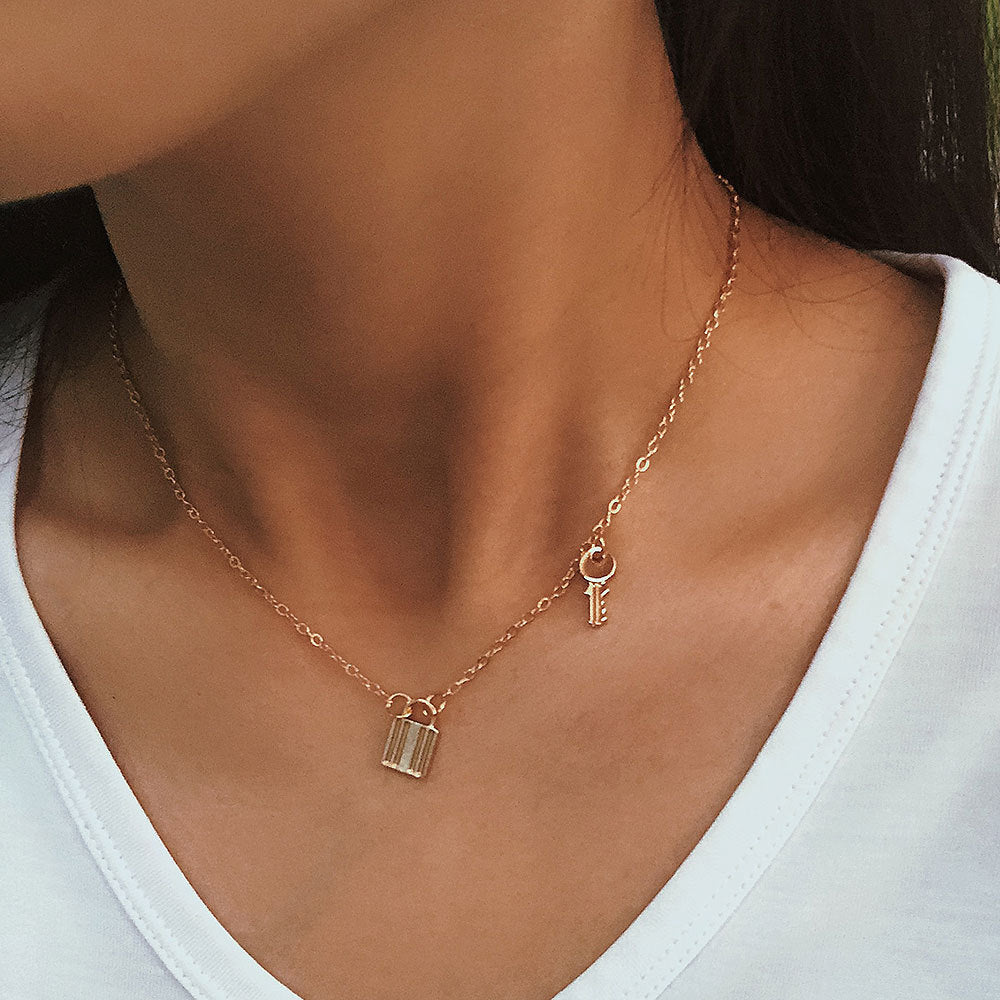 Vintage Multilayer Pendant Butterfly Necklace for Women Butterflies Moon Star Charm Choker Necklaces Boho Fashion Jewelry Gift