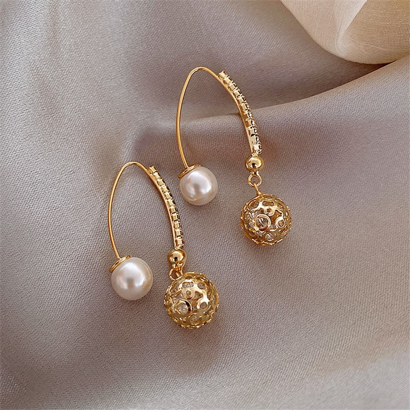 New Trendy Moon Dangle Earrings For Women Temperament Pearl Cherry Cat Rhinestone Pendant Earring Girl Party Jewelry Gift
