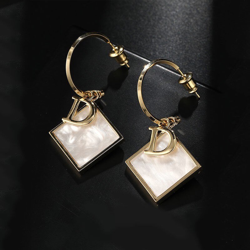 Light Luxury Pretty Letter D Pendant Earrings Noble Exquisite Artificial Pearl Ear Studs Female Fashion Gorgeous Jewelry