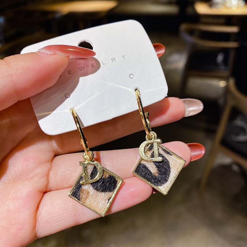 Light Luxury Pretty Letter D Pendant Earrings Noble Exquisite Artificial Pearl Ear Studs Female Fashion Gorgeous Jewelry