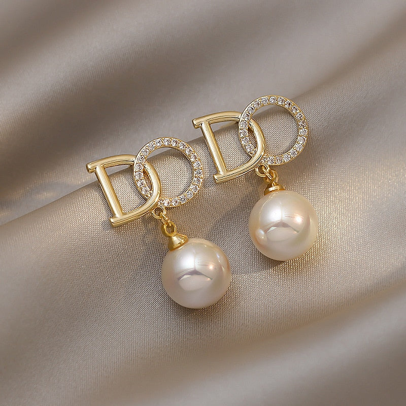 Light Luxury Pretty Letter D Pendant Earrings Noble Exquisite Artificial Pearl Ear Studs Female Fashion Gorgeous Jewelry