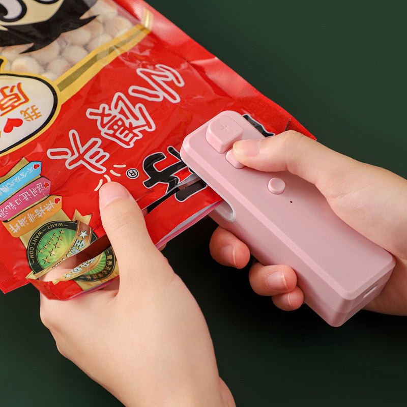 2022 New Upgraded USB Charging Bag Sealing Machine Portable Magnetic Suction Food Snack Plastic Bag Sealer Quickly Seal Open Bag