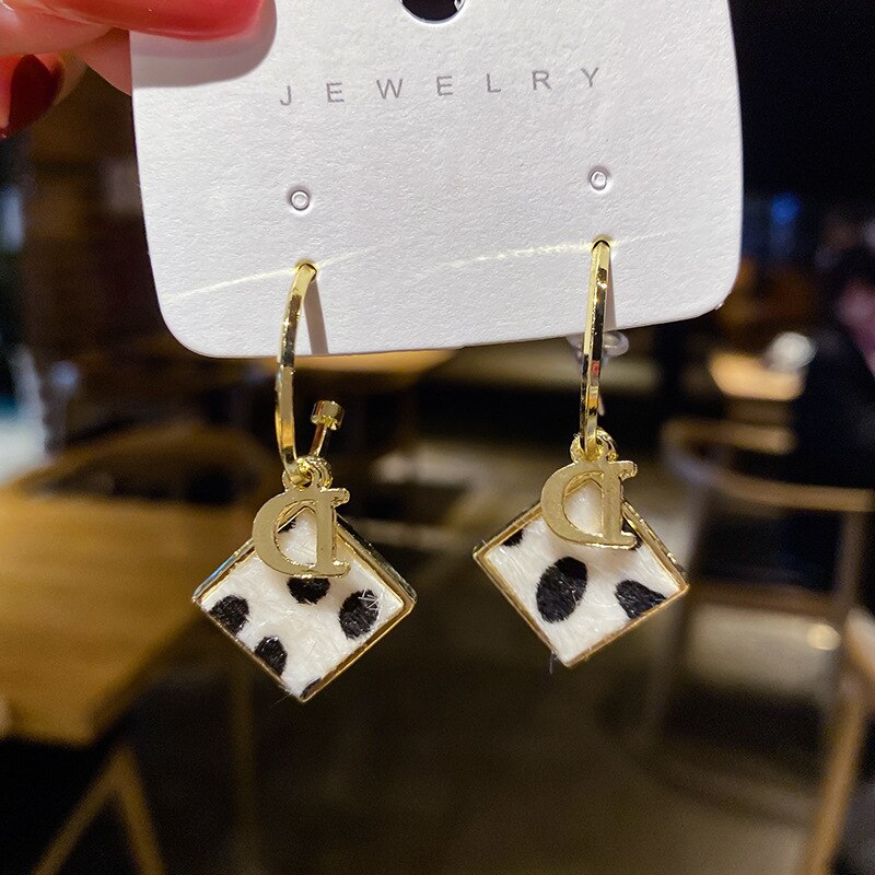 Light Luxury Pretty Letter D Pendant Earrings Noble Exquisite Artificial Pearl Ear Studs Female Fashion Gorgeous Jewelry